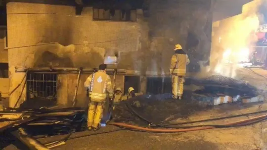 Sancaktepe'de 2 şahıs mobilya atölyesini böyle kundakladı