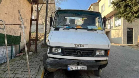 Sancaktepe'de depodan alüminyum profil kesme aleti ile merdiven çalan hurdacı yakalandı