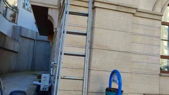 Sancaktepe'de depodan alüminyum profil kesme aleti ile merdiven çalan hurdacı yakalandı