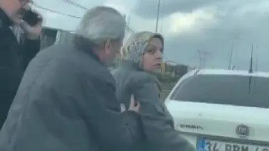 Sancaktepe'de korna çaldığı otomobildekilerin saldırısına uğradı, iki parmağı kırıldı