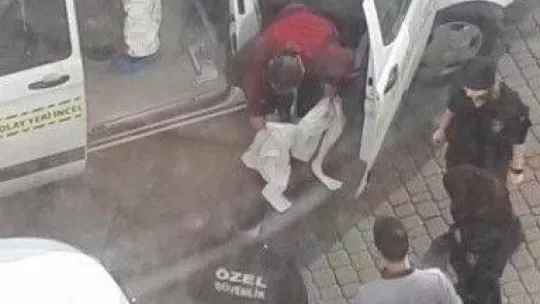 Sancaktepe'de ölü bulunan baba ve 3 çocuğun cesetleri Adli Tıp'a götürüldü