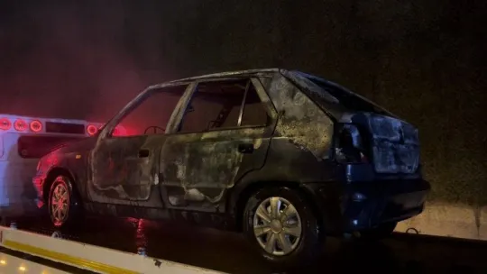 Sancaktepe'de otomobil alev alev yandı