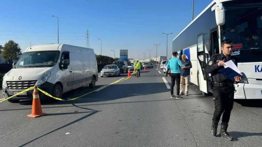 Sancaktepe TEM'de feci kaza: Yolcu otobüsü çarptı, metrelerce savrularak hayatını kaybetti