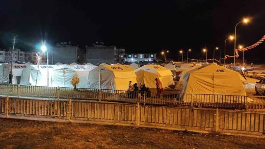 Şanlıurfa'da depremzedeler AFAD çadırlarına yerleştirildi