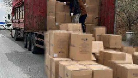 Sargı bezi yüklü tırdan 12 kilo esrar çıktı