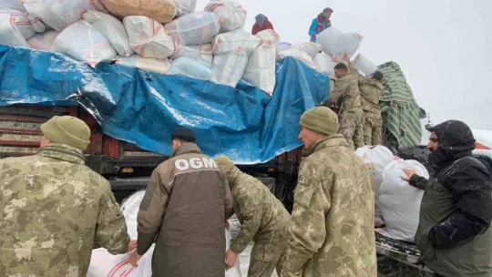 Sarıkamış'tan deprem bölgesine 2 TIR dolusu yardım yola çıktı