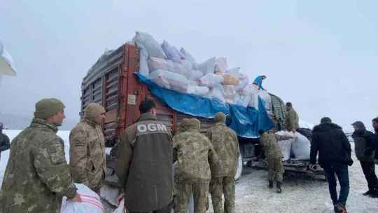 Sarıkamış'tan deprem bölgesine 2 TIR dolusu yardım yola çıktı