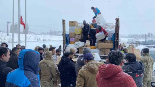 Sarıkamış'tan deprem bölgesine 2 TIR dolusu yardım yola çıktı