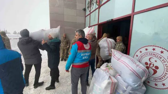 Sarıkamış'tan deprem bölgesine 2 TIR dolusu yardım yola çıktı