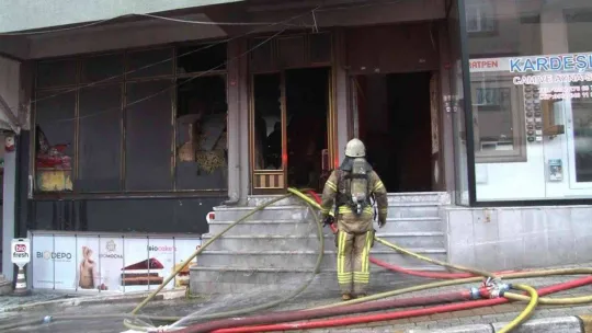 Sarıyer'de inşaat çalışması yangına sebep oldu, mahalleli büyük panik yaşadı