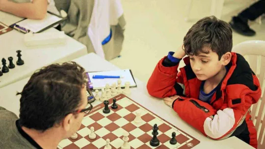 Satranç ustaları kupalarını aldı