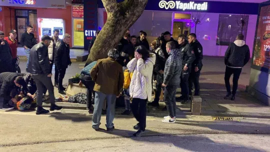 Savrulan motosiklet 30 metre sürüklendi, 2 kişi ağır yaralandı... O anlar kamerada