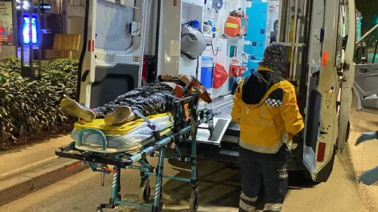 Savrulan motosiklet 30 metre sürüklendi, 2 kişi ağır yaralandı... O anlar kamerada