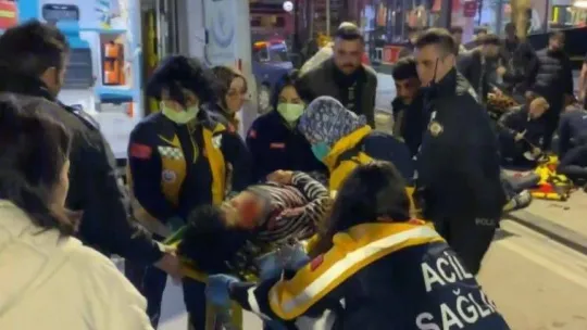 Savrulan motosiklet 30 metre sürüklendi, 2 kişi ağır yaralandı... O anlar kamerada