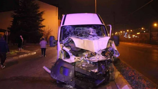 Sebze-meyve haline giderken kaza yaptılar