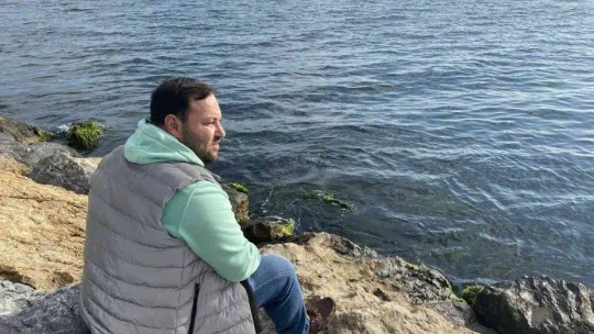 Sedyeden atlayıp gazetecilerin üzerine koşmuştu, başına gelenleri anlattı