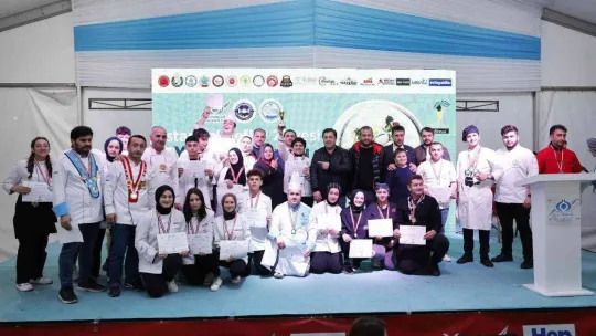 Şefler, Sultangazi'deki fuarda en lezzetli yemeği yapmak için yarıştı