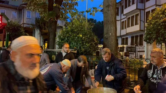 Şehit madenciler için çorba ikram ettiler