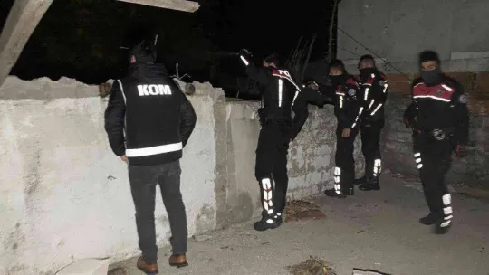 Şehrin dört bir yanındaki metruk binalara baskın