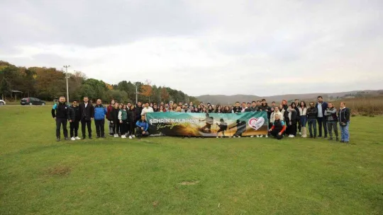 Şehrin kalbinde yürüdüler