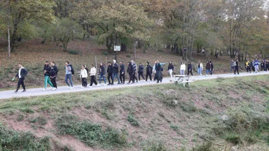 Şehrin kalbinde yürüdüler