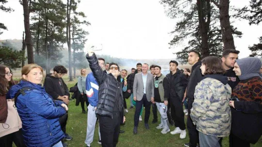 Şehrin kalbinde yürüdüler