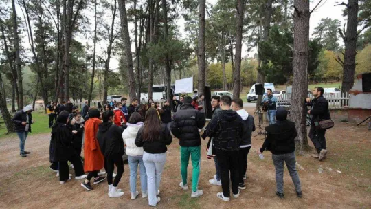 Şehrin kalbinde yürüdüler