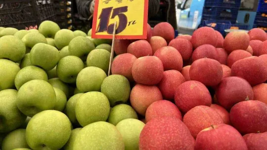 Semt pazarlarında kış meyveleri bolluğu