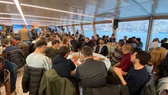 Şentop: 'Büyük Türkiye idealine inanmanızı, Türkiye'ye güvenmenizi ve Türkiye için çalışmanızı öneriyorum'