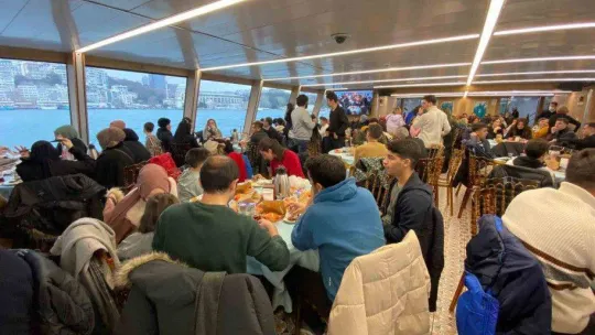 Şentop: 'Büyük Türkiye idealine inanmanızı, Türkiye'ye güvenmenizi ve Türkiye için çalışmanızı öneriyorum'