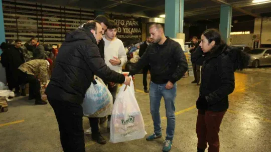 Serdivan Belediyesinden deprem bölgesine yardım