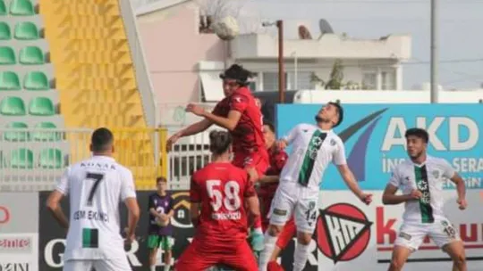 Serik deplasmanından 3 puanla dönen Kocaelispor, zirvedeki yerini korudu