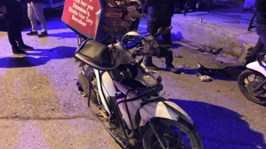 Servis minibüsü ile motosiklet çarpıştı: Domino's Pizza kuryesi ağır yaralandı