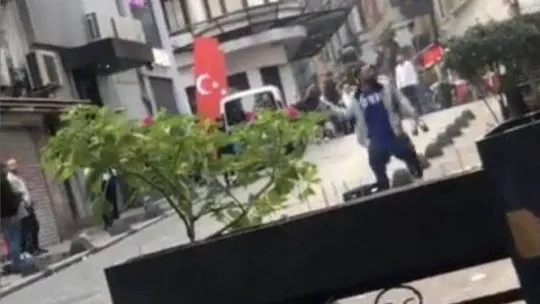 Sevgilisi ile tartıştı: Oteli şişe yağmuruna tuttu