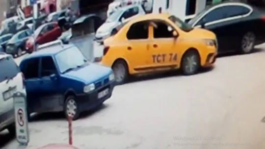 Seyir halindeki araçlardan birbirine kurşun yağdırdılar