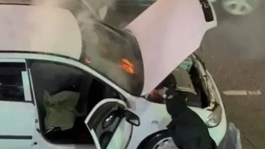 Seyir halindeki otomobilde yangın çıktı