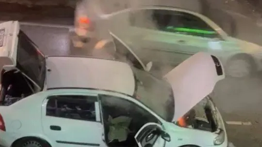 Seyir halindeki otomobilde yangın çıktı