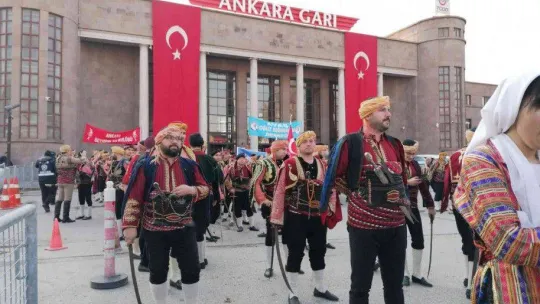 Seymenlerden kortej yürüyüşü