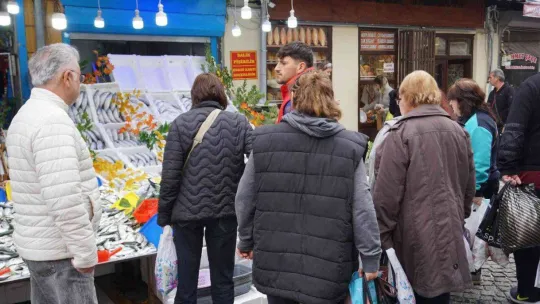 Sezona 80 liradan başlayan hamsinin fiyatı 30 liraya düştü