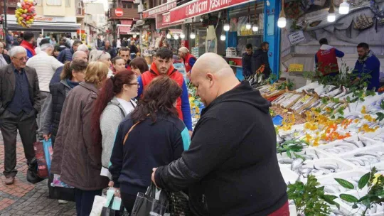Sezona 80 liradan başlayan hamsinin fiyatı 30 liraya düştü
