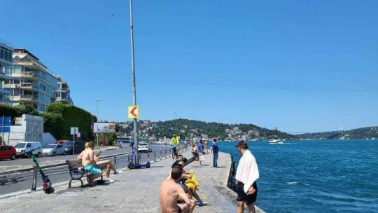 Sıcaktan bunalan İstanbullular soluğu sahillerde aldı