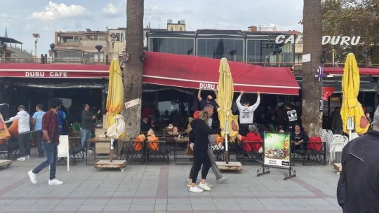 Şiddeti yükselen lodos vatandaşlara zor anlar yaşattı