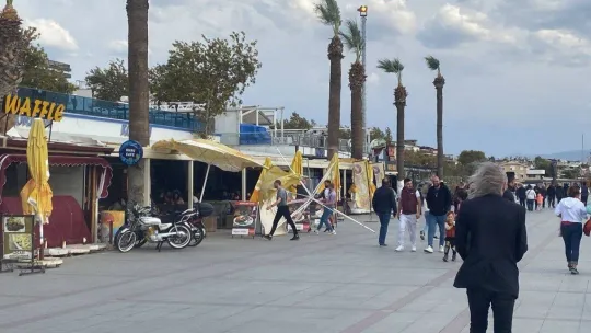 Şiddeti yükselen lodos vatandaşlara zor anlar yaşattı