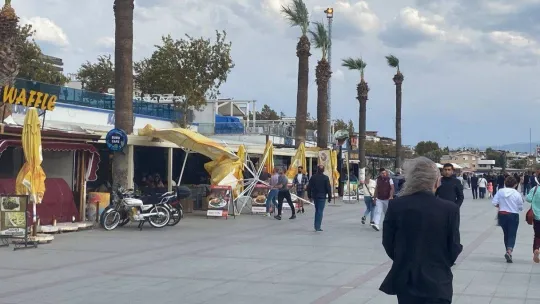 Şiddeti yükselen lodos vatandaşlara zor anlar yaşattı