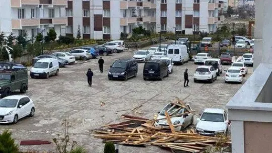 Şiddetli rüzgar Büyükçekmece ve Silivri'de de etkisini gösterdi