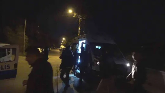 Silahla kendini eve kilitleyen şahıs 4 saatte ikna edildi