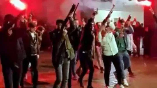 Silahlı çatışma değil, asker eğlencesi