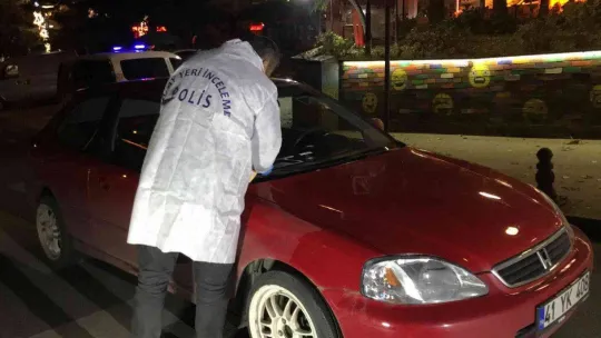 Silahlı kavgada mermi yoldan geçen aracın camına isabet etti