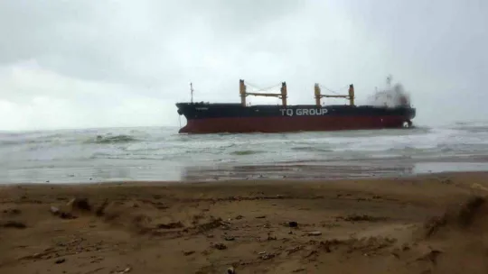 Şile'de kuru yük gemisi karaya oturdu