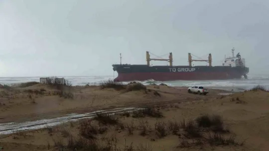 Şile'de kuru yük gemisi karaya oturdu